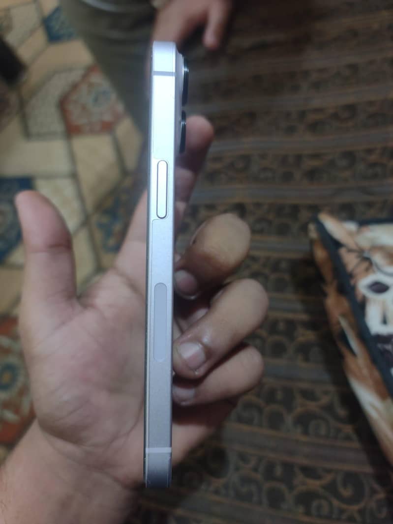 Apple iPhone 14 3