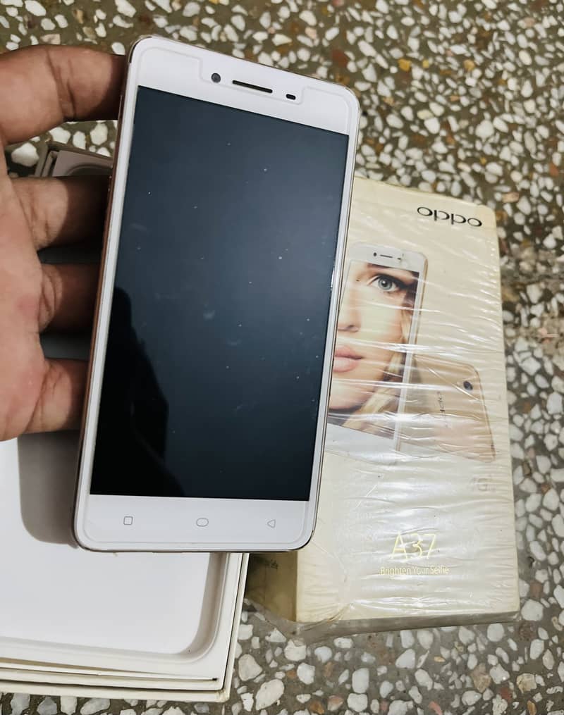 OPPO A37 0