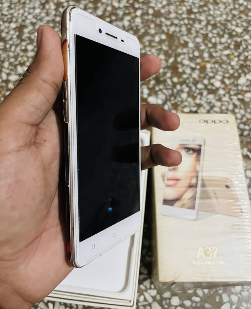 OPPO A37 1