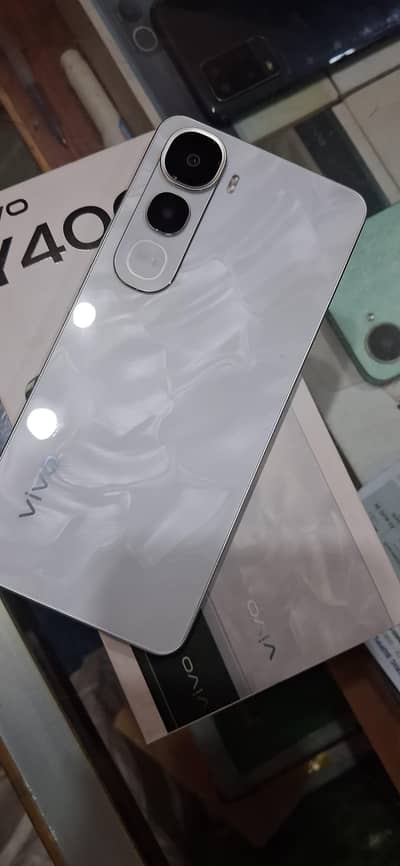 Vivo Y400