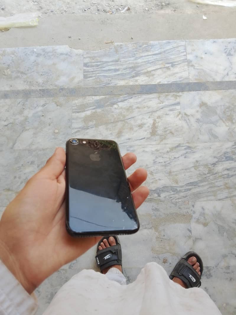 Apple iPhone 7 1