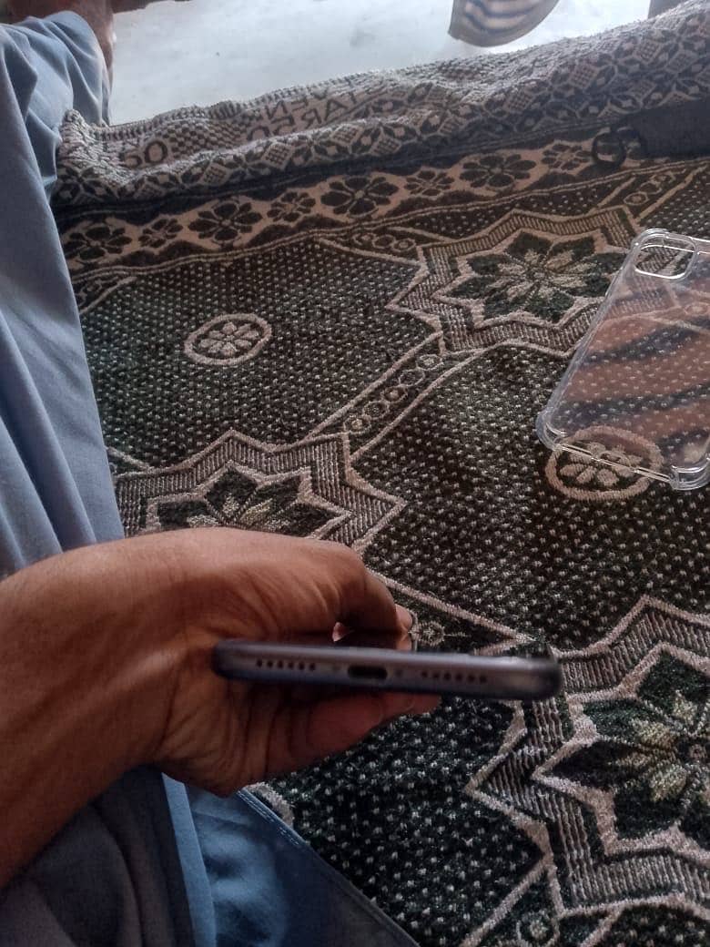 Apple iPhone 11 3