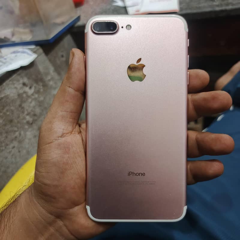 Apple iPhone 7 Plus 0