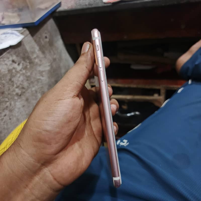 Apple iPhone 7 Plus 2