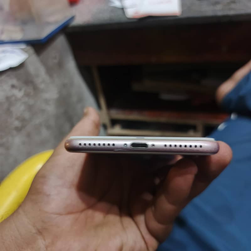 Apple iPhone 7 Plus 3