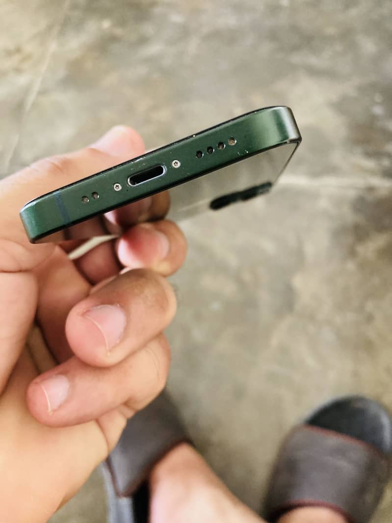 Apple iPhone 13 mini 4