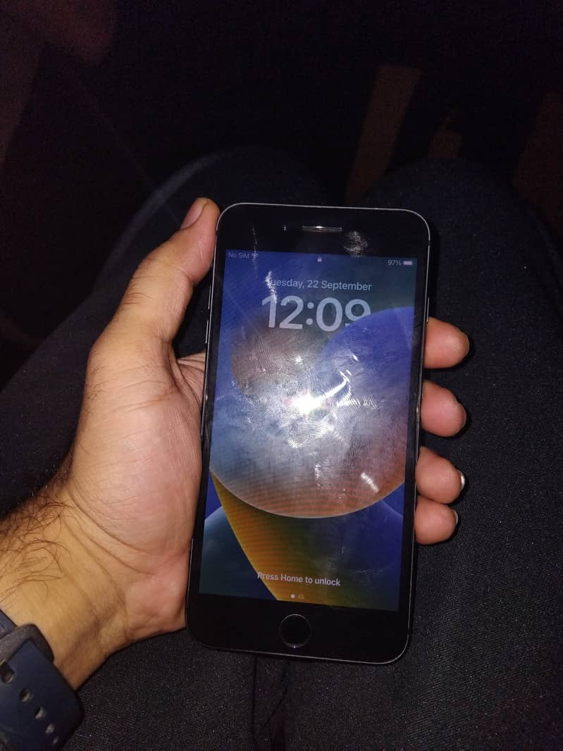 Apple iPhone 8 Plus 1