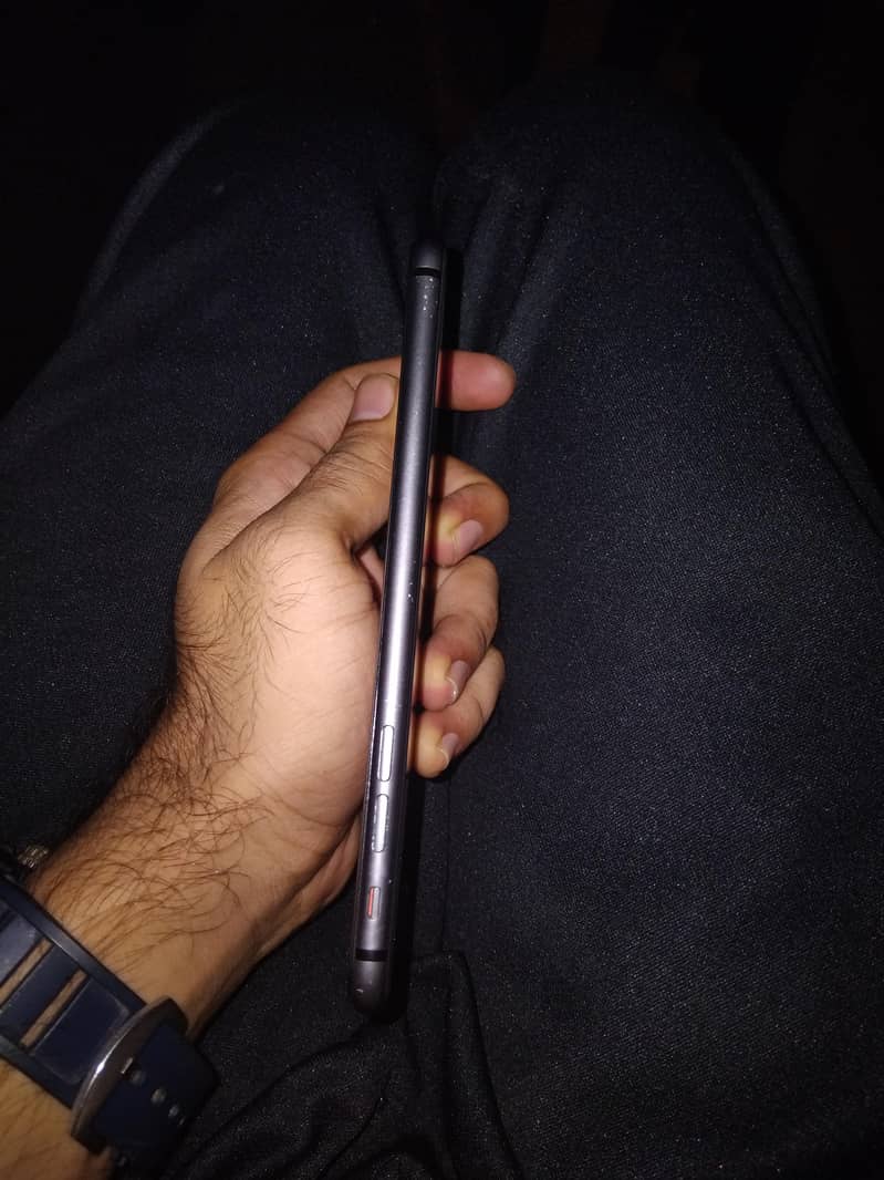 Apple iPhone 8 Plus 4
