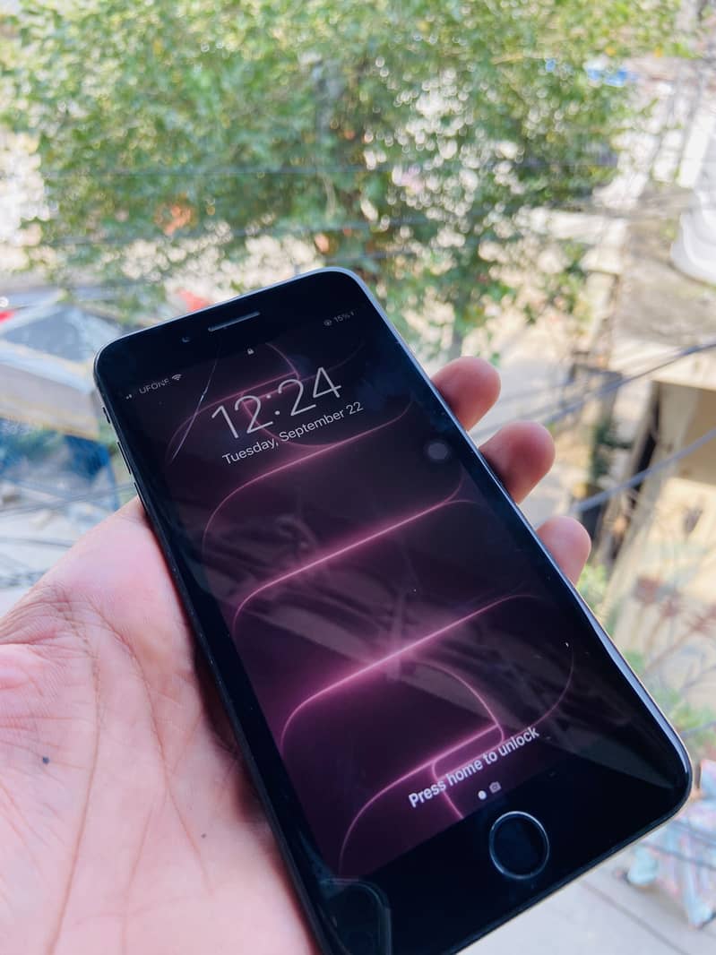 Apple iPhone 7 Plus 1