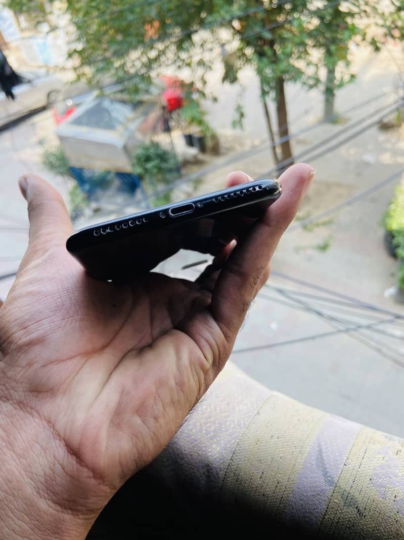 Apple iPhone 7 Plus 5