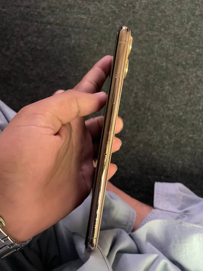 Apple iPhone 11 Pro Max 2