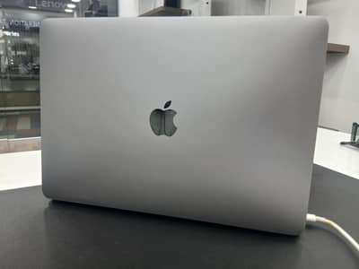 Macbook Pro M1, 13" (8/256).