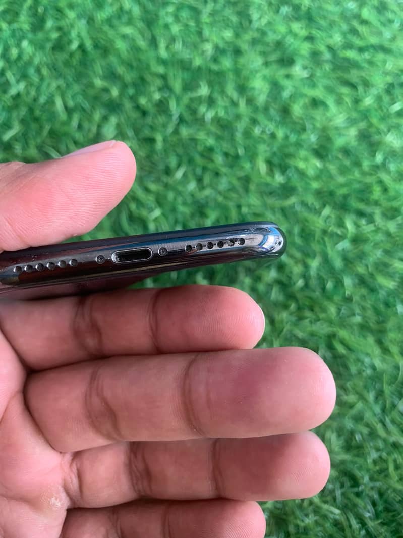 Apple iPhone X 5