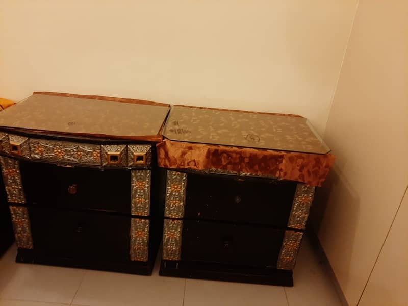 Bed and side tabble 1