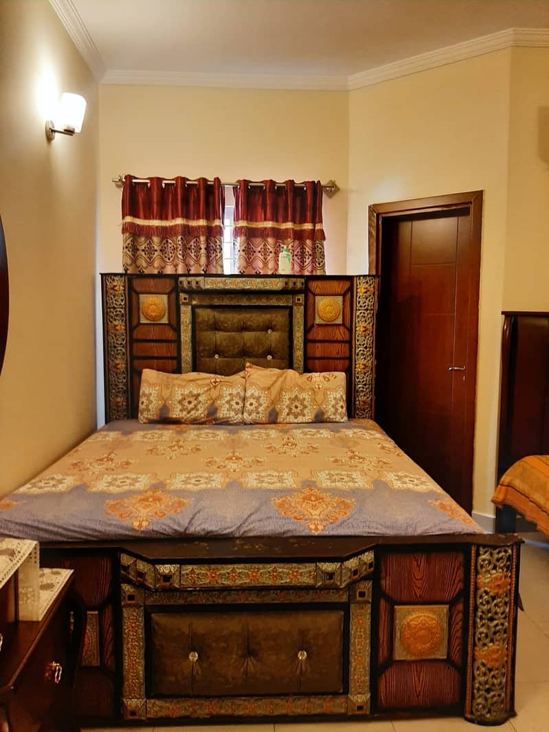 Bed and side tabble 2