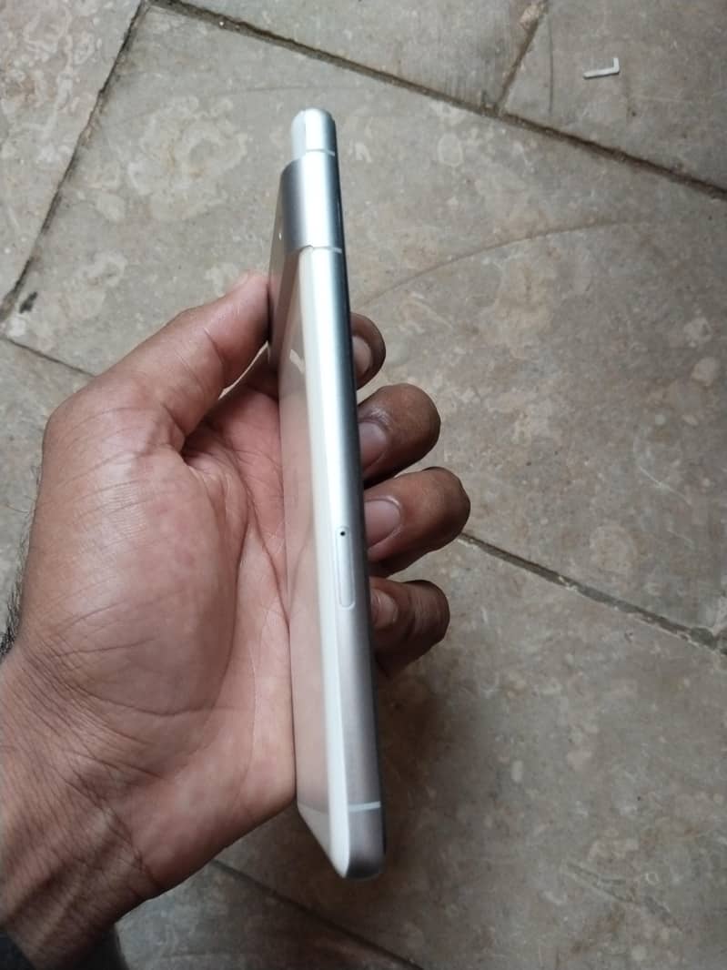 Google Pixel 7 4