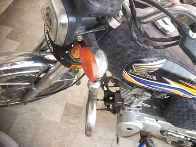 125 motorcycle available for sell
