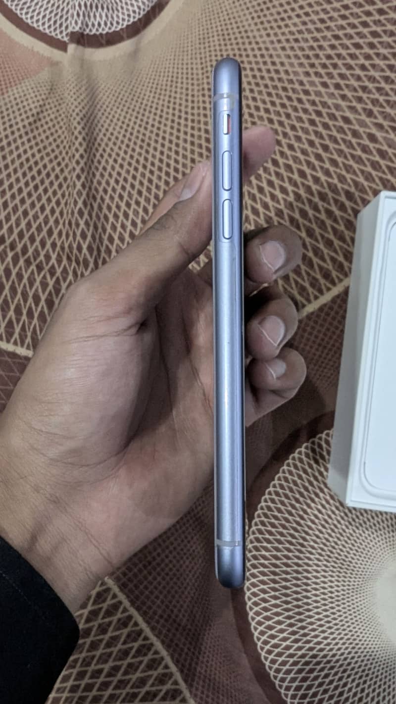 Apple iPhone 11 3