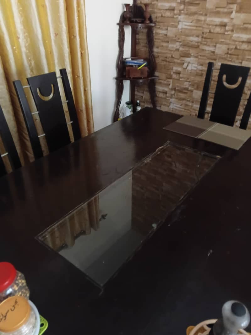 Dining table / 6 seater dining table/ Good condition for sale 0