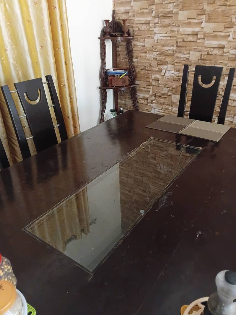 Dining table / 6 seater dining table/ Good condition for sale 1