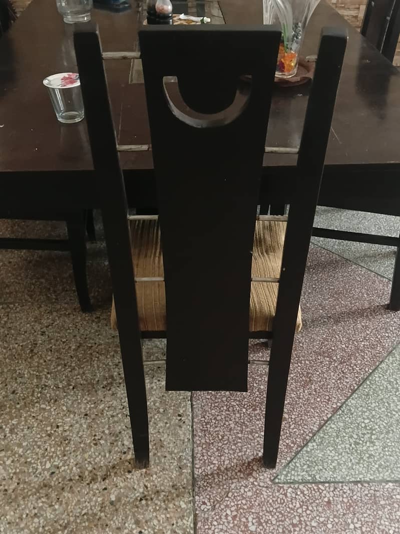 Dining table / 6 seater dining table/ Good condition for sale 2