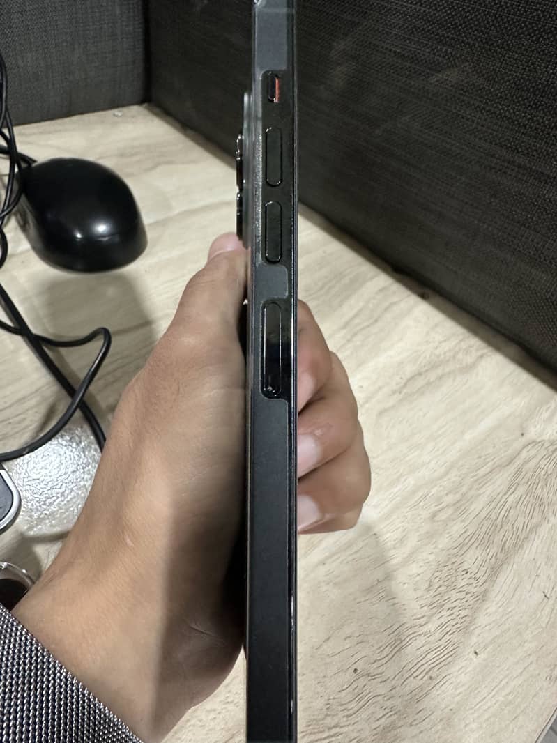 Apple iPhone 13 Pro Max 4
