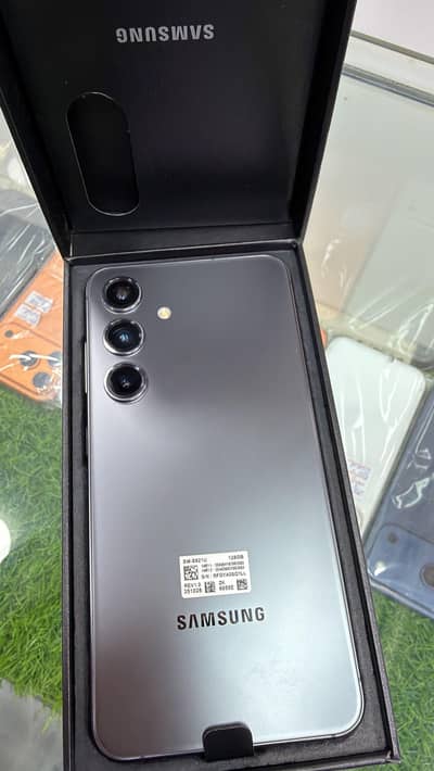 Samsung Mobile S24 sim lock brand new never use  it's full new