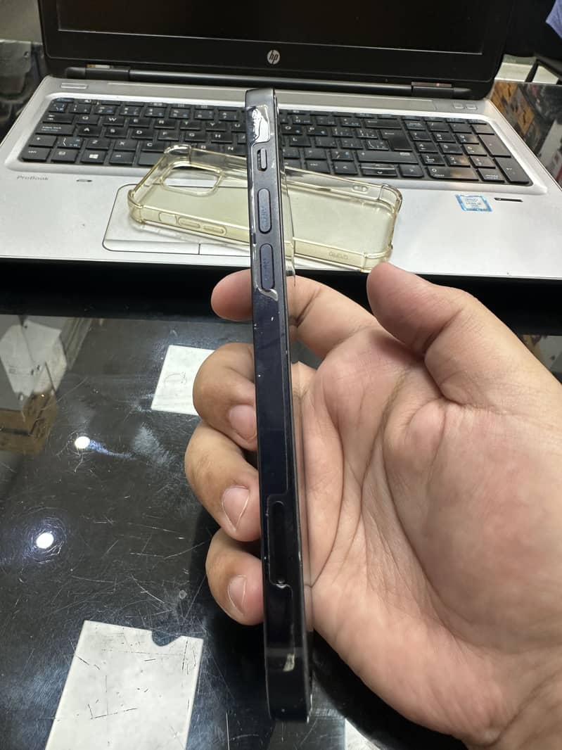 Apple iPhone 12 6