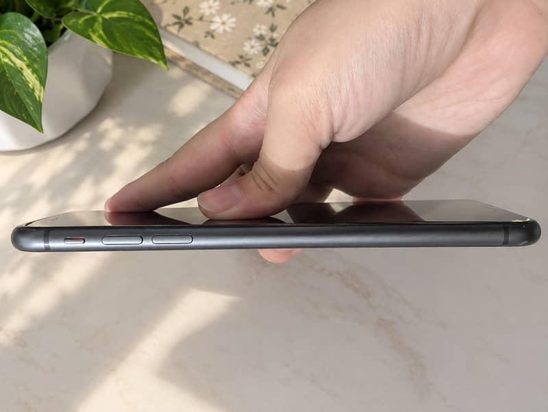 Apple iPhone 11 3