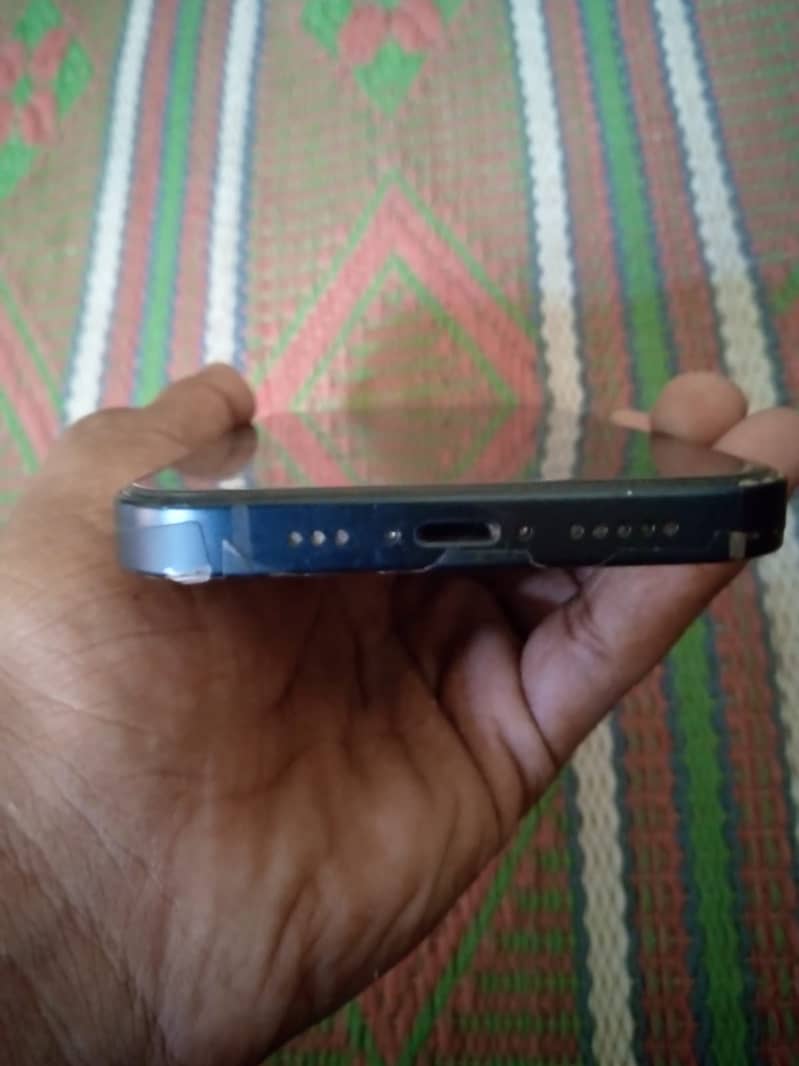 Apple iPhone 13 2