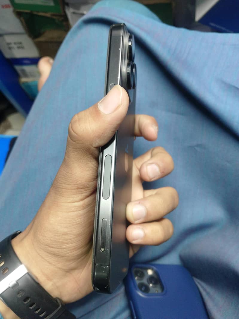 Apple iPhone 15 Pro Max 2