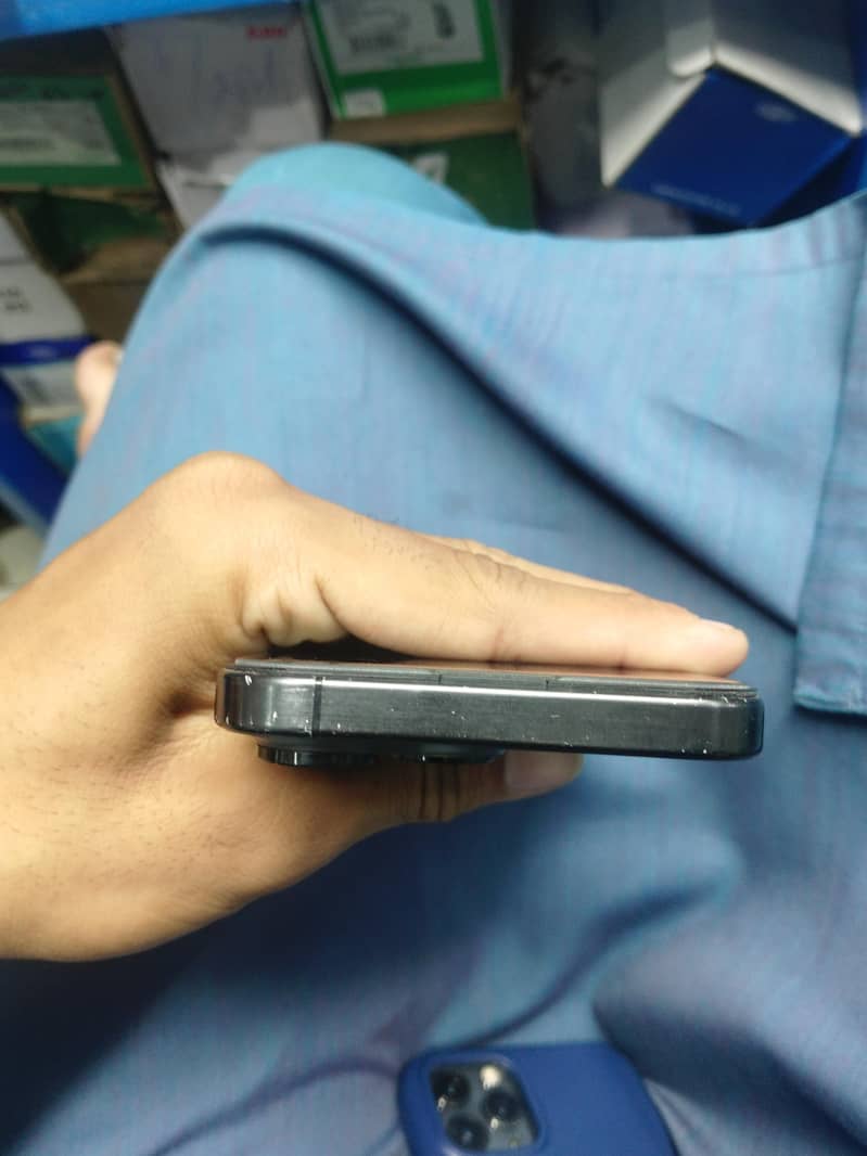 Apple iPhone 15 Pro Max 3