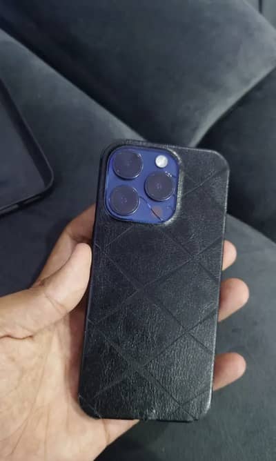 Apple iPhone 15 Pro back Crack