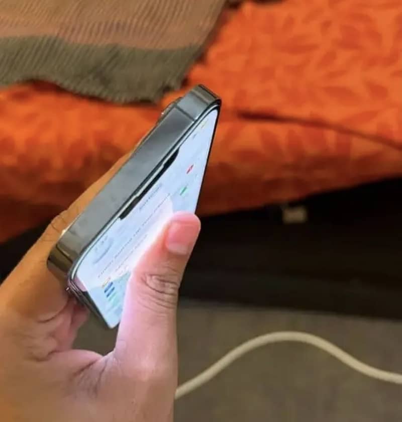 Apple iPhone 13 Pro 2