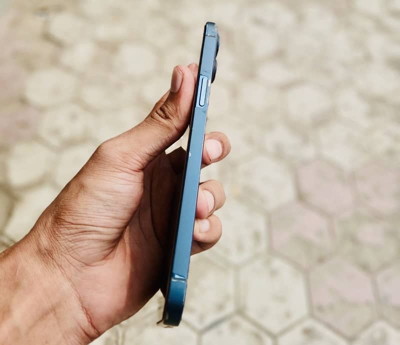 Apple iPhone 12 Pro Max 3