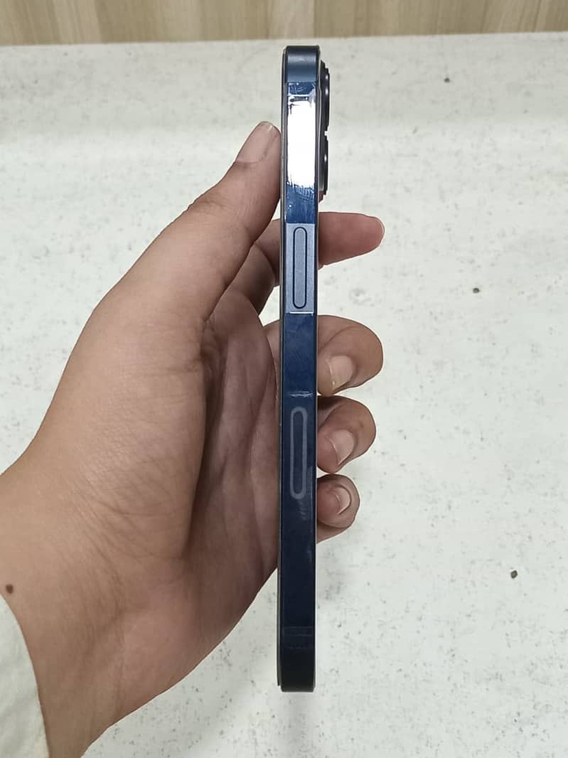 Apple iPhone 13 2