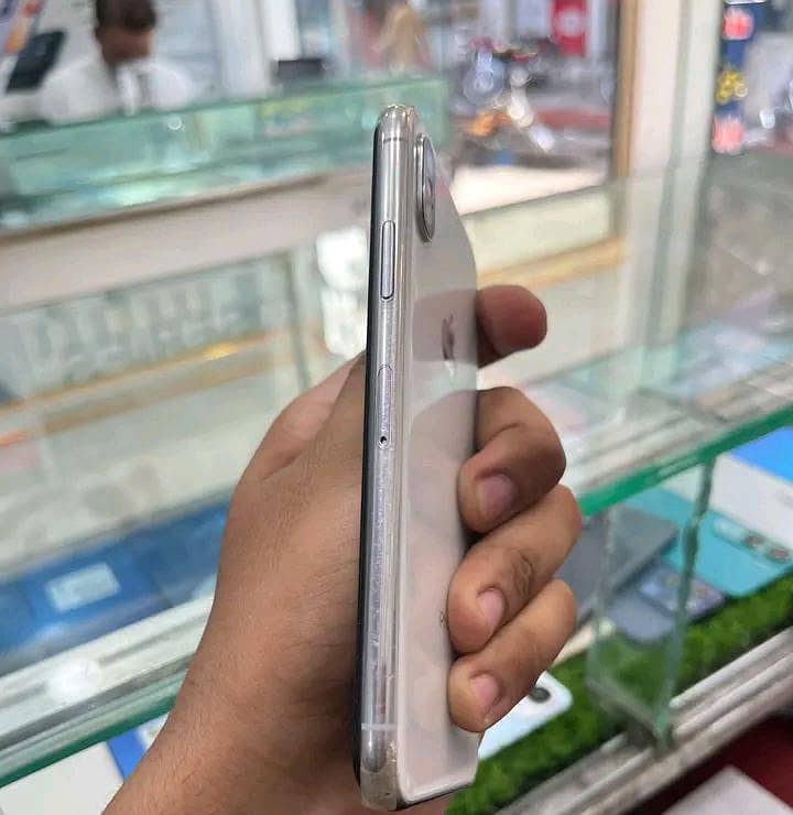 Apple iPhone X 3