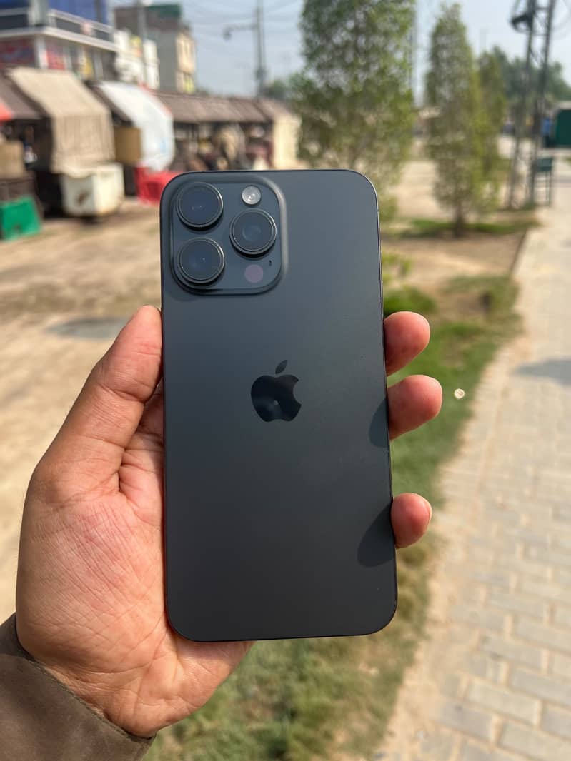 Apple iPhone 15 Pro Max 0