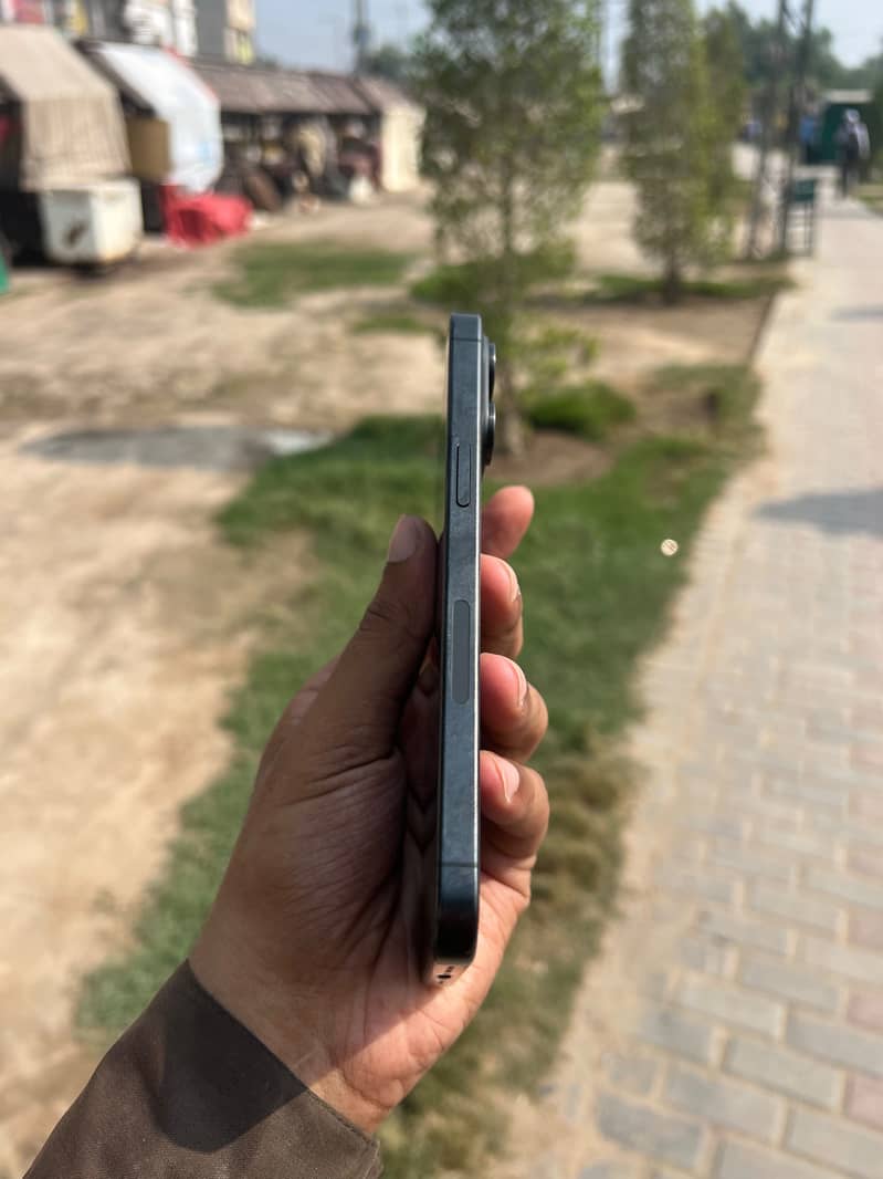 Apple iPhone 15 Pro Max 2