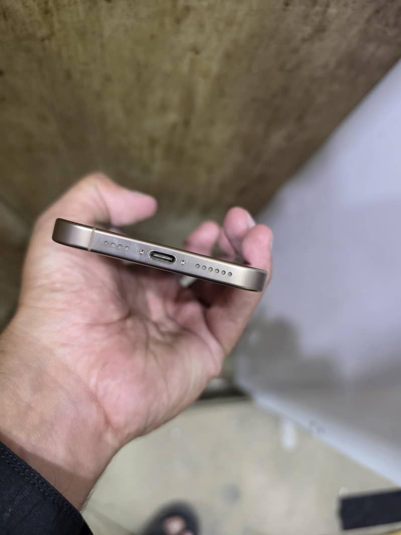 Apple iPhone 16 Pro Max 256Gzb desert color jv 3