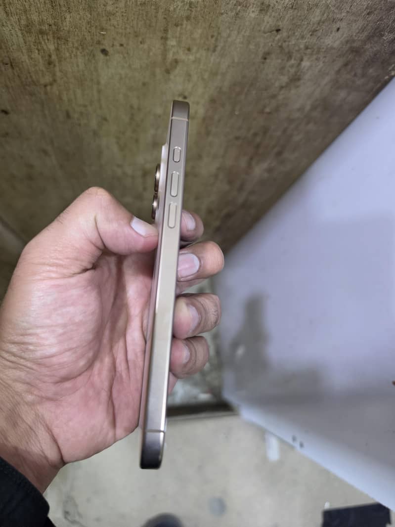 Apple iPhone 16 Pro Max 256Gzb desert color jv 4