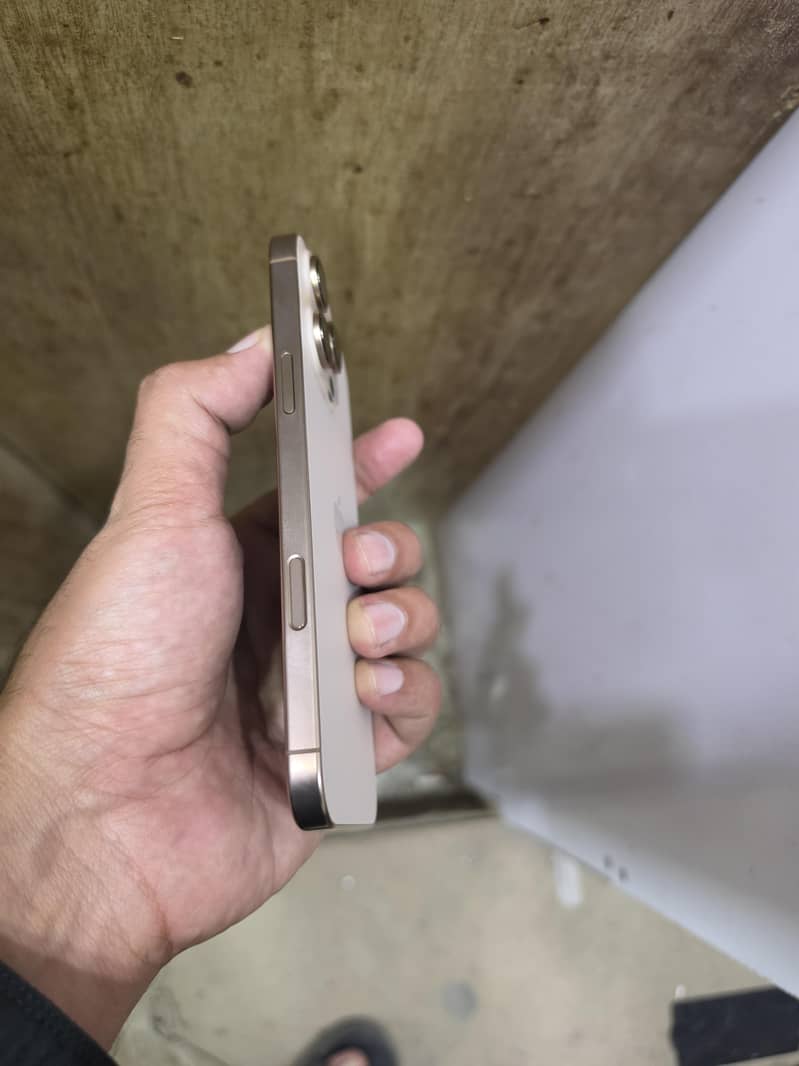 Apple iPhone 16 Pro Max 256Gzb desert color jv 5