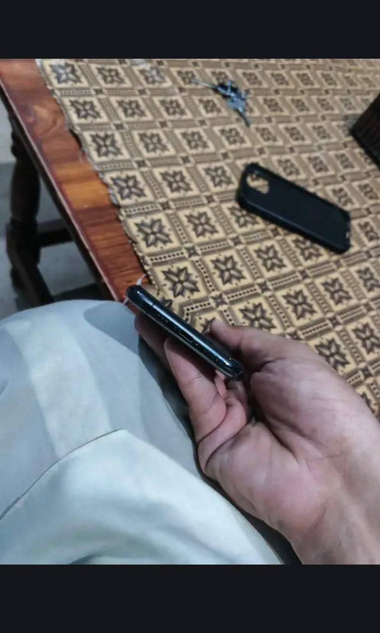Apple iPhone 11 Pro 4