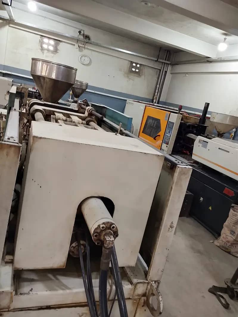 Injection molding machine 13