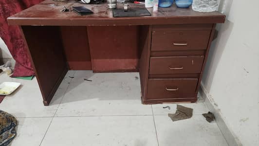 table in good condition chair foot is brake