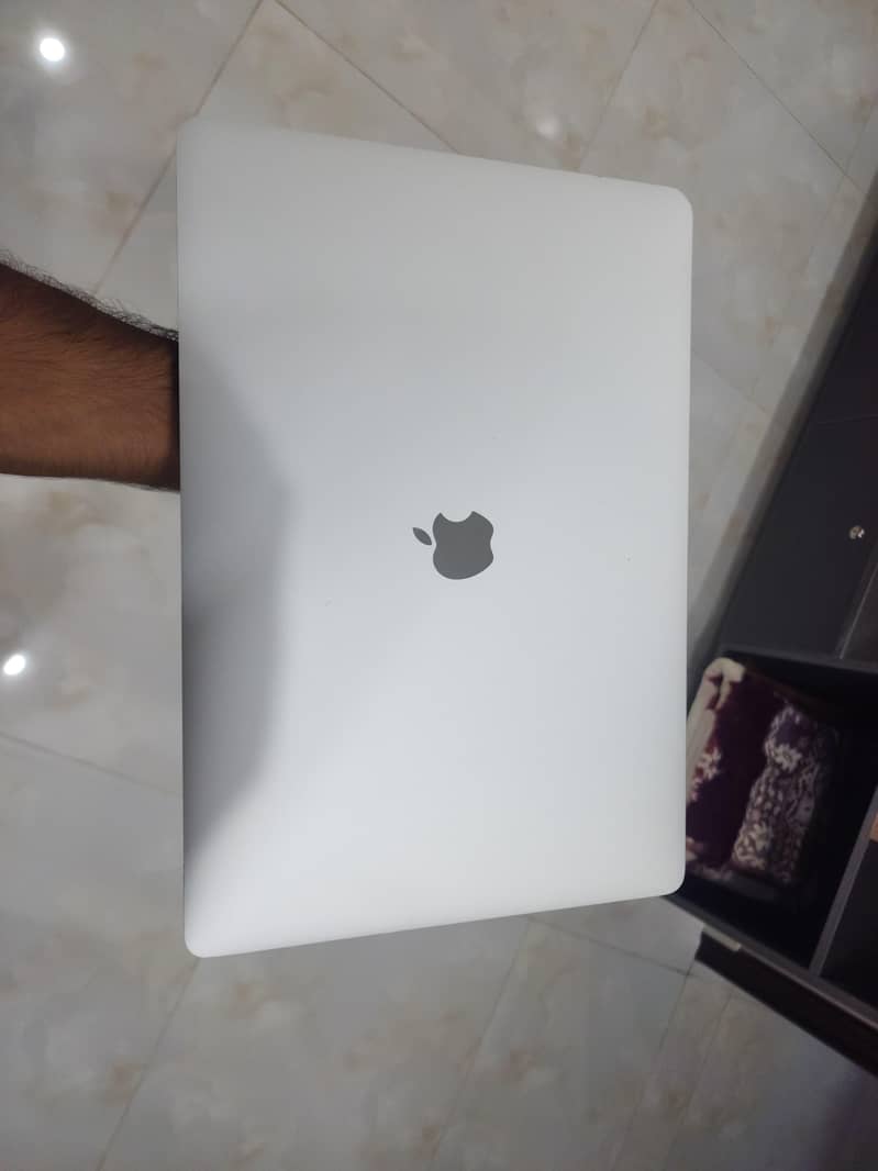 MacBook Pro 17 1