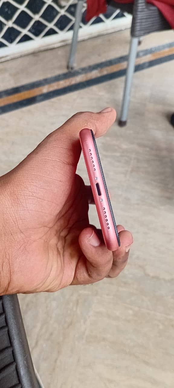 Apple iPhone XR 0