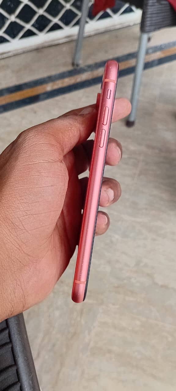 Apple iPhone XR 4