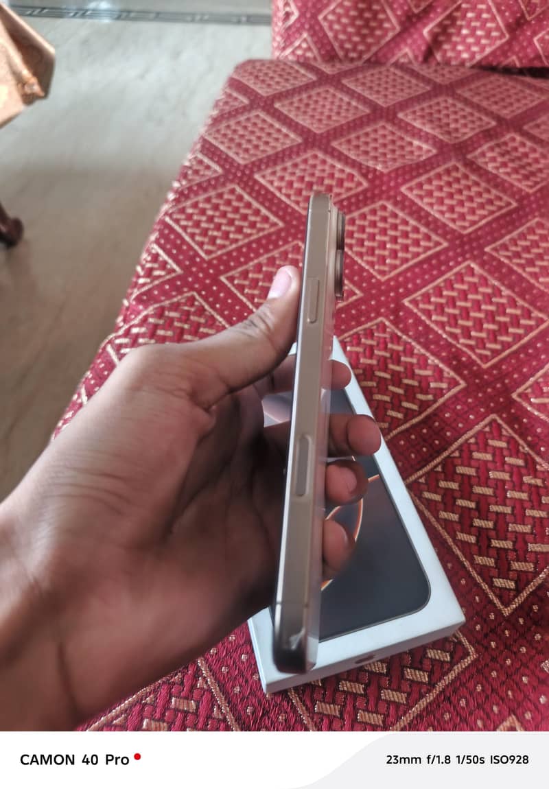 Apple iPhone 16 Pro Max 2