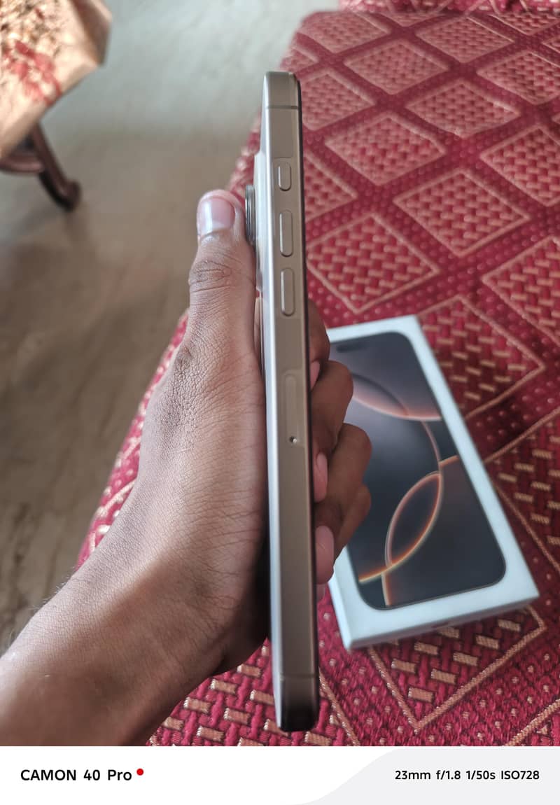 Apple iPhone 16 Pro Max 4